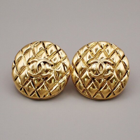 CHANEL CC Logo Matelasse Round Button Earrings 25 Clip-On Gold Vintage - Picture 2 of 11